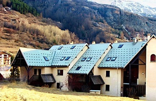 Monetier-les-Bains Apartment | Homerez - Apt. mt. view Le Monêtier-les-Bains