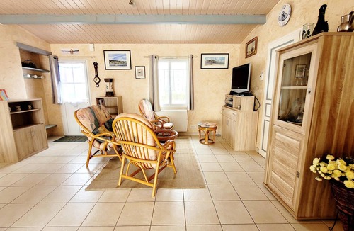 Notre-Dame-de-Monts Villa | Homerez - Amazing villa 1 km away from the beach for 8 ppl. with swimming-pool