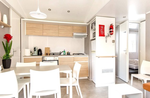 Saint-Jean-de-Monts House | Homerez - Amazing bungalow 3 km away from the beach for 7 ppl. with shared pool