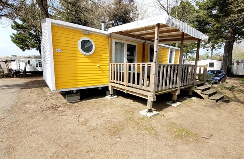 Saint-Jean-de-Monts House | Homerez - Amazing bungalow 3 km away from the beach for 7 ppl. with shared pool