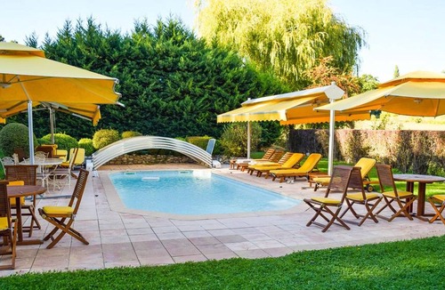 Forcalquier Apartment | Homerez - Amazing appartement for 2 ppl. with shared pool at Forcalquier