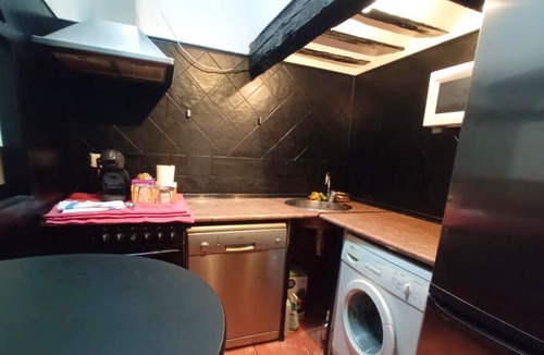 Logrono Historic Centre Apartment | Homerez - Amazing appartement for 6 ppl. with balcony at Logroño
