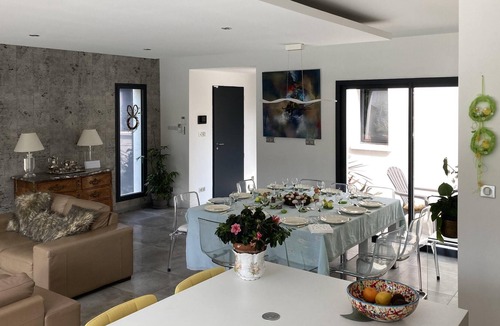 Bouc-Bel-Air House | Homerez - Amazing house for 7 ppl. with swimming-pool and garden at Bouc-Bel-Air