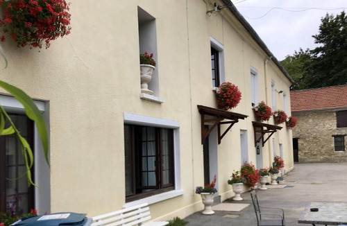 Viarmes House | Homerez - Amazing house for 35 ppl. with garden and terrace at Viarmes