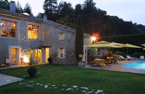 Forcalquier Apartment | Homerez - Amazing studio for 2 ppl. with shared pool and garden at Forcalquier