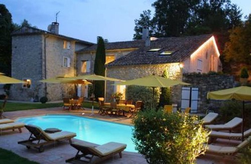Forcalquier Apartment | Homerez - Amazing studio for 2 ppl. with shared pool and garden at Forcalquier