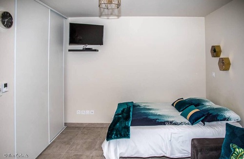 Abondant Apartment | Homerez - Amazing studio for 2 ppl. with terrace at Abondant