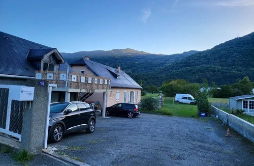 Pierrefitte-Nestalas Hotel | Homerez - Apartment in Pierrefitte