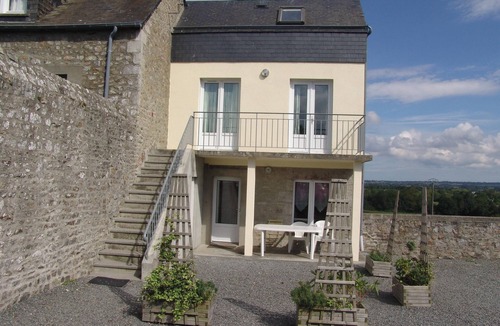 Montmartin-sur-Mer Apartment | Homerez - Apartment in Montmartin-sur-Mer