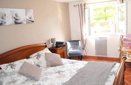Maurens Apartment | Homerez - Apartement for 8 ppl. with shared pool, garden and terrace at Maurens