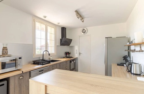 Poulan-Pouzols Apartment | Homerez - Apartment Poulan-Pouzols