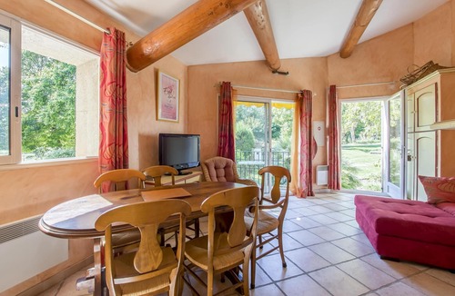 Forcalquier Apartment | Homerez - Apartment for 2 pers. with shared pool in Forcalquier