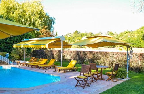 Forcalquier Apartment | Homerez - Apartment for 4 pers. with shared pool in Forcalquier