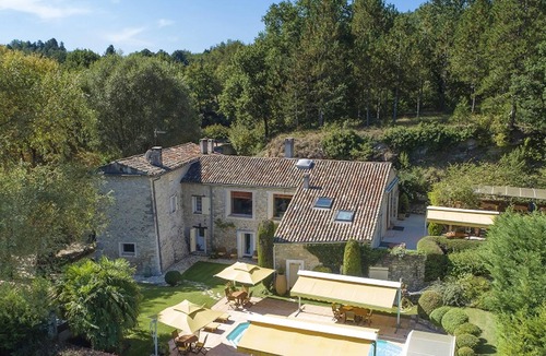 Forcalquier Apartment | Homerez - Apartment for 4 pers. with shared pool in Forcalquier