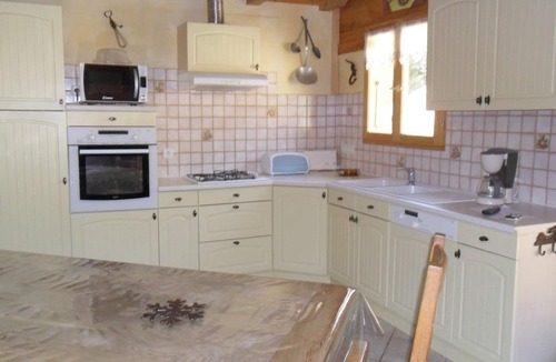 Hauteluce Apartment | Homerez - Apartment Hauteluce, mountain view