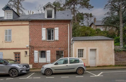 Etretat Apartment | Homerez - Apartment in Étretat