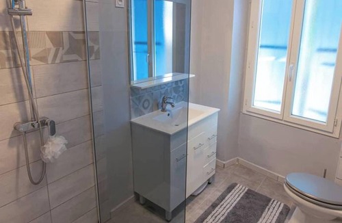 Bollene Apartment | Homerez - Apartment in Bollène with pool