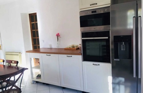 Plan-de-Cuques Apartment | Homerez - Apartment in Plan-de-Cuques