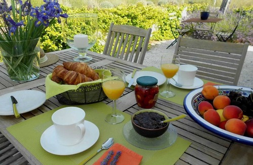 Seillans Apartment | Homerez - Apartment in Seillans