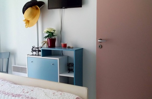 Carentan Apartment | Homerez - Appartement for 4 ppl. with garden and terrace at Carentan les Marais