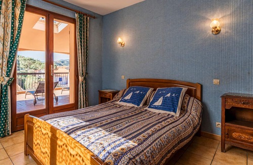 Banyuls-sur-Mer Apartment | Homerez - Appartement 700 m away from the beach for 4 ppl. with shared pool