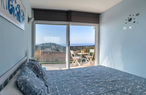 Cruilles Apartment | Homerez - Appartement for 7 ppl. with shared pool and terrace at Canyelles