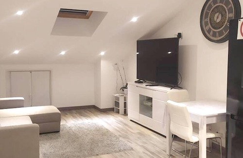 Aiguillon Apartment | Homerez - Appartement for 2 ppl. with swimming-pool and jacuzzi at Aiguillon