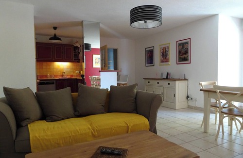 Aigues-Mortes Apartment | Homerez - Apt. Aigues-Mortes, pool.