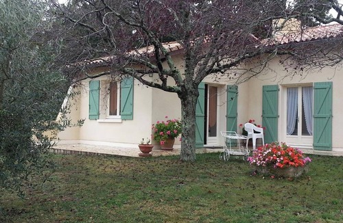 Montpezat-de-Quercy Apartment | Homerez - Apt. Montpezat-de-Quercy