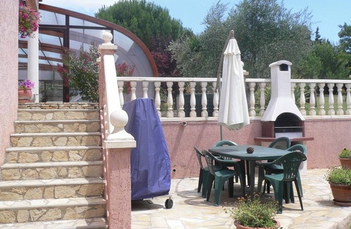 Beziers Apartment | Homerez - Apt in Béziers - Shared Pool