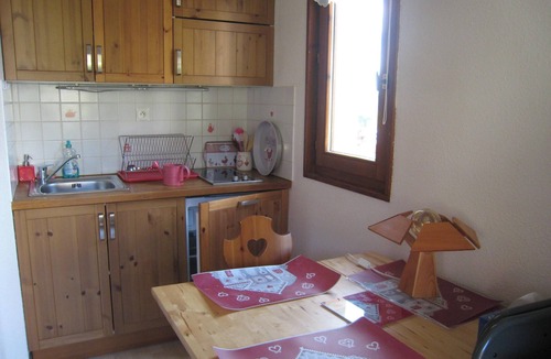 Bernex Apartment | Homerez - Apt in Bernex, mountain view