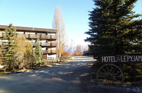 Le Super-Sauze Apartment | Homerez - Apt. in Enchastrayes