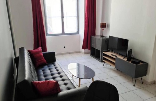 Beaugency Apartment | Homerez - Apt in historic Beaugency