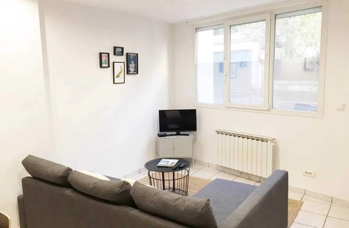 Saint-Martin-du-Littoral Apartment | Homerez - Apt Le Havre, city centre