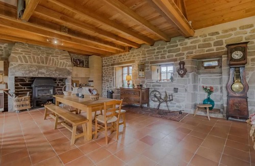 Chaumeil House | Homerez - Authentic Granite House - Chaumeil - Fireplace