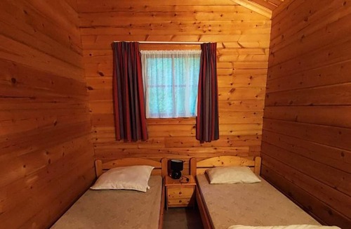 Mauroux Ski Chalet | Homerez - Beautiful chalet for 6 ppl. with shared pool and terrace at Mauroux