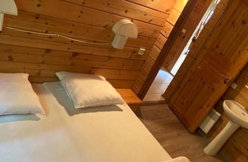 Mauroux Ski Chalet | Homerez - Beautiful chalet for 6 ppl. with shared pool and terrace at Mauroux