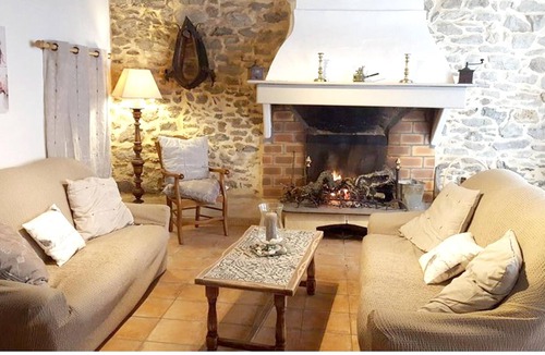 Quintillan House | Homerez - Beautiful house for 6 ppl. at Quintillan