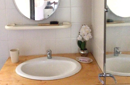Vacheres House | Homerez - Beautiful house for 2 ppl. with garden and terrace at Vachères