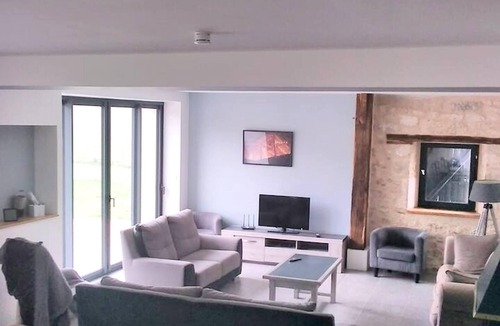 Montpezat-de-Quercy Villa | Homerez - Big villa for 14 ppl. with swimming-pool at Montpezat-de-Quercy