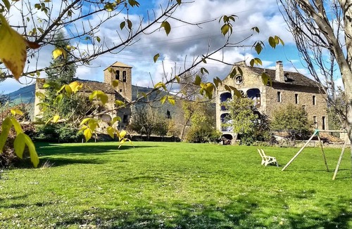Albella House | Homerez - Big house for 18 ppl. with garden at Albella
