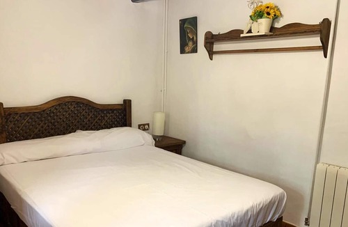 Querol Villa | Homerez - Big villa for 20 ppl. with swimming-pool, jacuzzi and garden at Querol