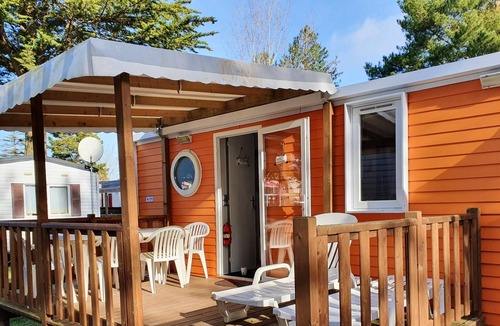 Saint-Jean-de-Monts House | Homerez - Bungalow 2 km away from the beach for 6 ppl. with shared pool