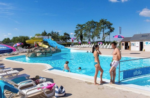 Coulanges House | Homerez - Bungalow in Onzain with Pool