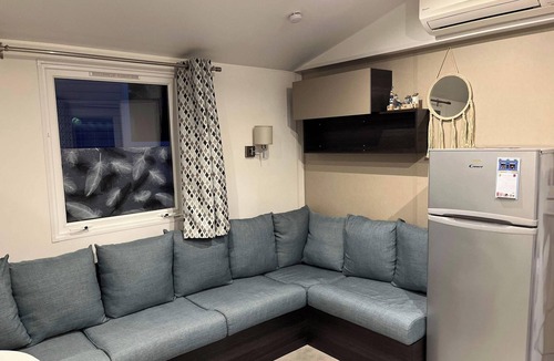 Les Mathes House | Homerez - Bungalow Les Mathes, shared pool