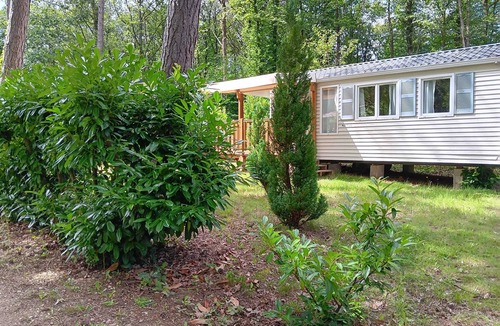 Saint-Cheron House | Homerez - Bungalow with pool in Saint-Chéron