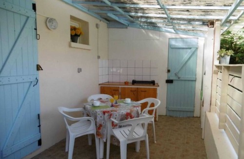 Cassen Apartment | Homerez - Cassen Apt, parking incl.