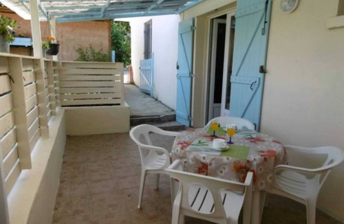 Cassen Apartment | Homerez - Cassen Apt, parking incl.
