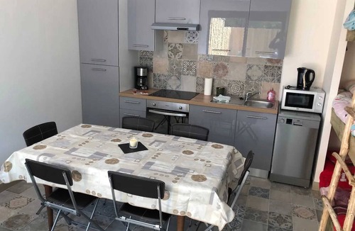 Clermont-Creans Ski Chalet | Homerez - Chalet in Clermont-Créans, shared pool