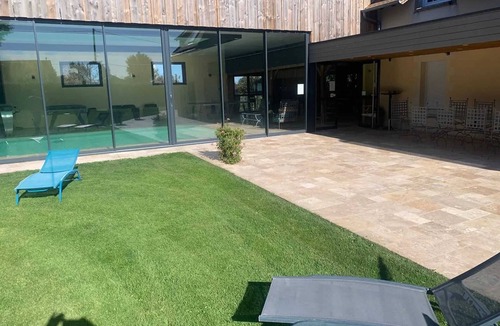 Clermont-Creans Ski Chalet | Homerez - Chalet in Clermont-Créans, shared pool